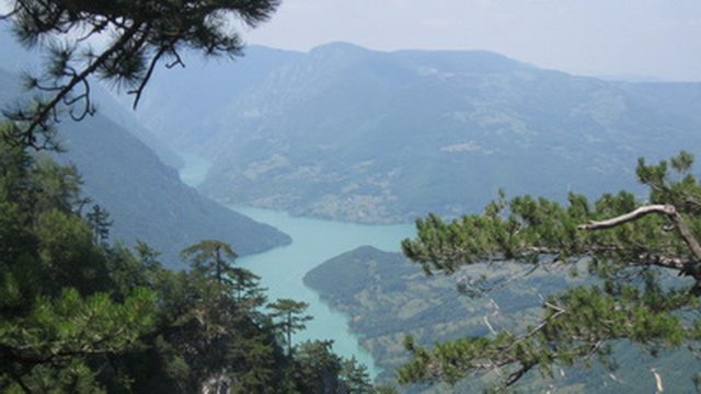 Reka Drina vidikovac na Tari Planina Tara i Zaovine