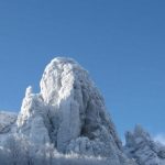 Babin zub vrh pod snegom i na suncu Skijanje na Babinom zubu - Stara planina