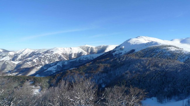 Pogled iz Planinarskog doma - Babin zub Skijanje na Babinom zubu - Stara planina