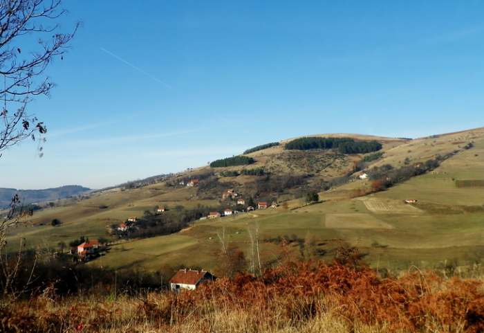 Selo Gornje Košlje i planina Bobija, photo by Vladimir Mijailović