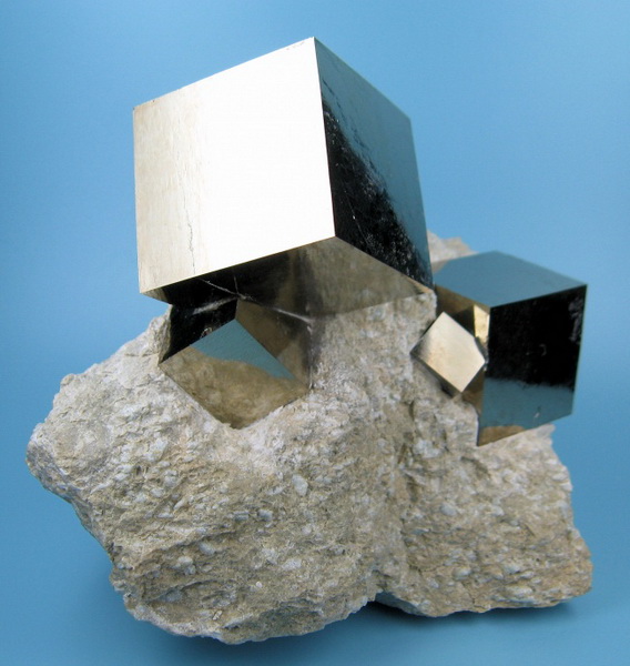 Kristal minerala Pirita kao idealna kocka - 20 fotografija u koje je teško poverovati_resize