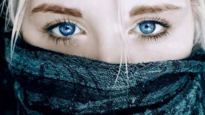 Oči plave