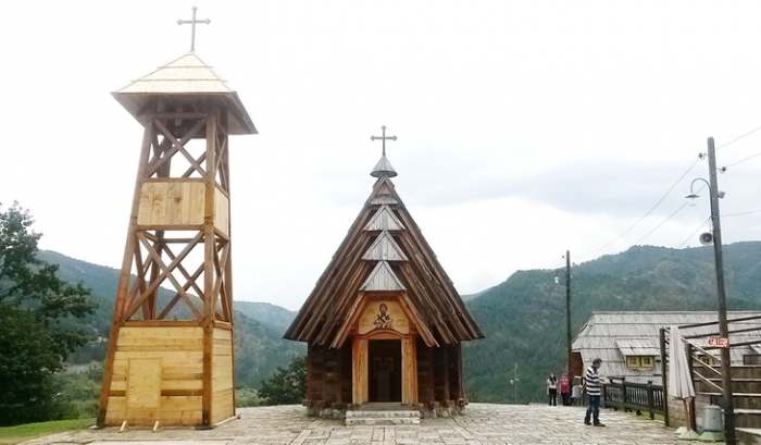 Božije zapovesti - zašto ih se treba držati i ispunjavati Drvena crkva u Mećavniku