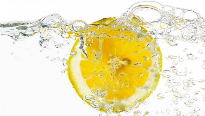 Limun i voda svako jutro - Topla limunova voda za vaše zdravlje