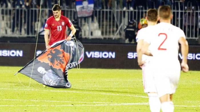 Očigledna zavera protiv Srbije – teorija zavere koja se ostvaruje albanska zastava na utakmici u Beogradu