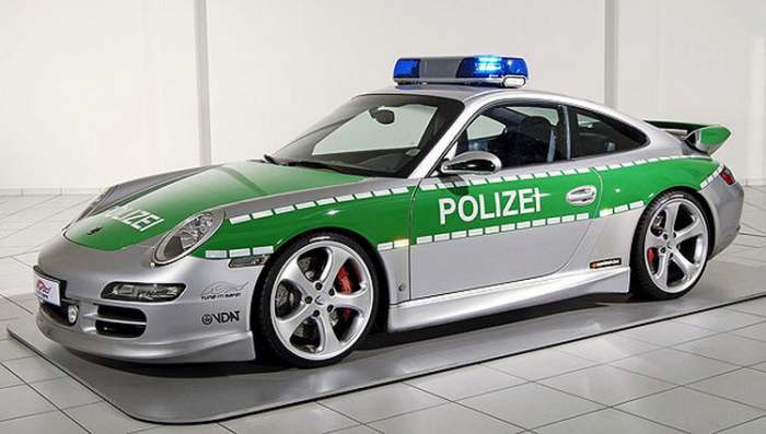 Mladim vozačima do 21 godine zabranjena noćna vožnja German Police Porsche 911