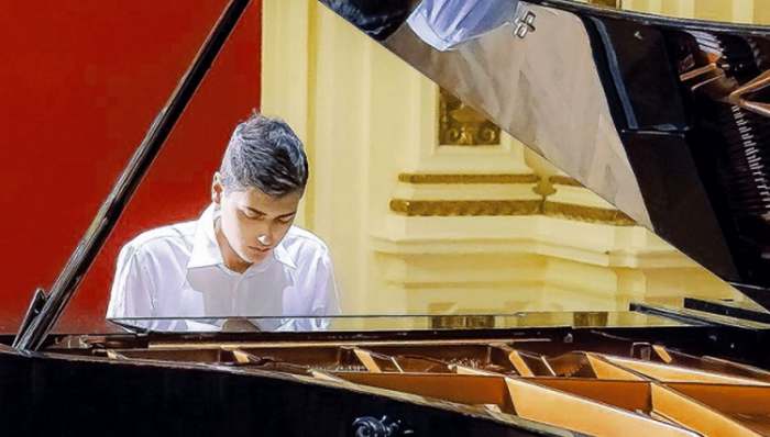 Veljko Nenadić mladi kompozitor i pijanista iz Smedereva veliki talenat