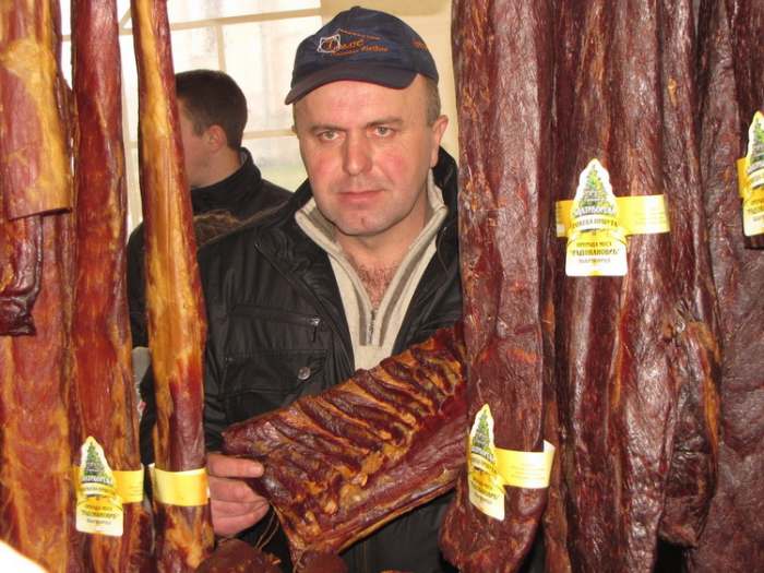 Jedan od pobednika - Milija Brković iz Kačera, u kategoriji najbolja ovčja pršuta i slanina