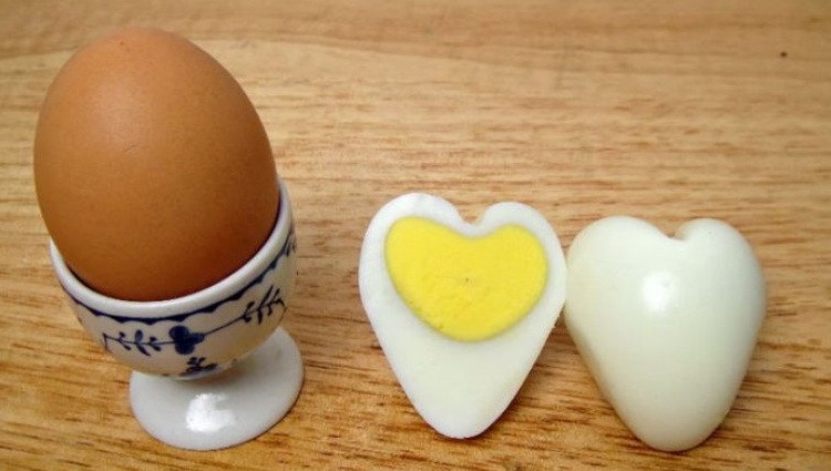 Jaje od srca ili kuvano jaje u obliku srca kao poklon za 8 mart!