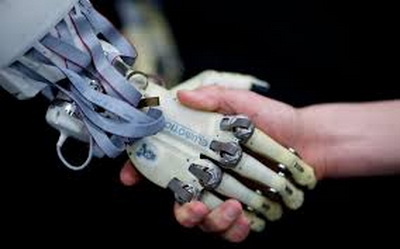 Mehanička književnost kada robot piše roman čovek i android