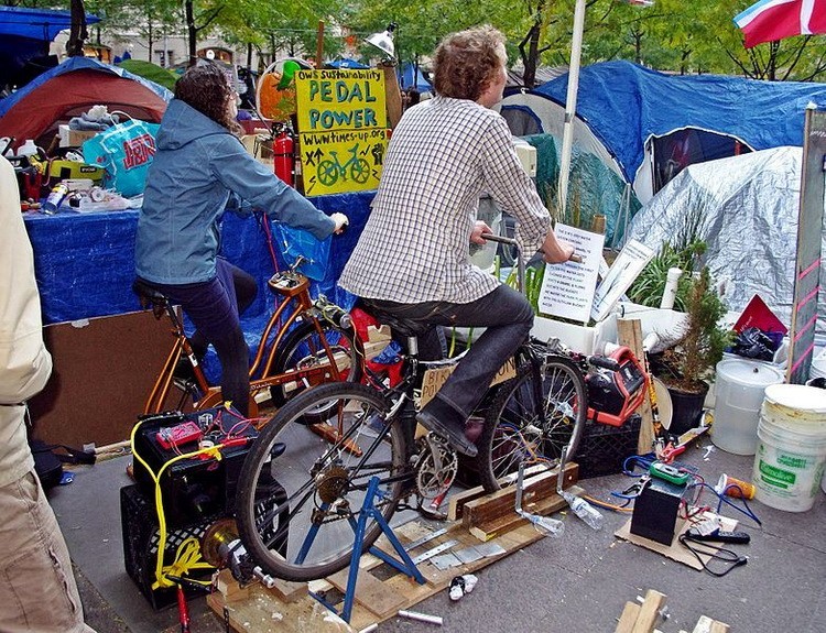 Teslina besplatna energija Protestanti s Occupy Wall Street koriste svoju energiju preko bicikala