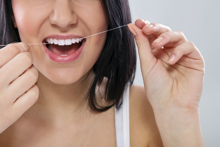 čišćenje zuba Zubni konac 