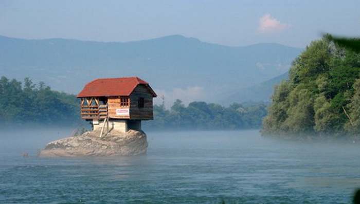 Kućica na Drini - photo by Jovan Jarić