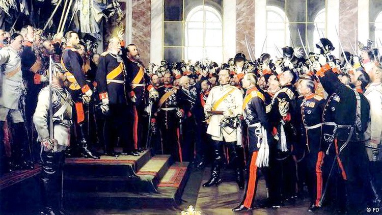 Proglašenje Nemačkog carstva u Versaju. Kancelar Oto fon Bizmark u belom odelu