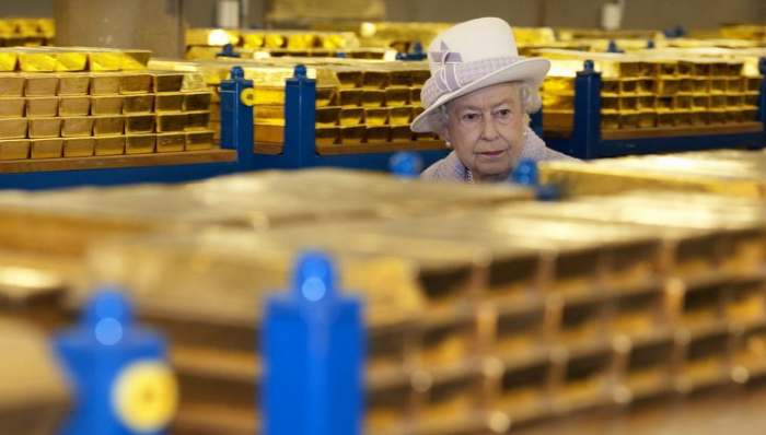 Kraljica Elizabeta u poseti trezoru Centralne Banke Engleske