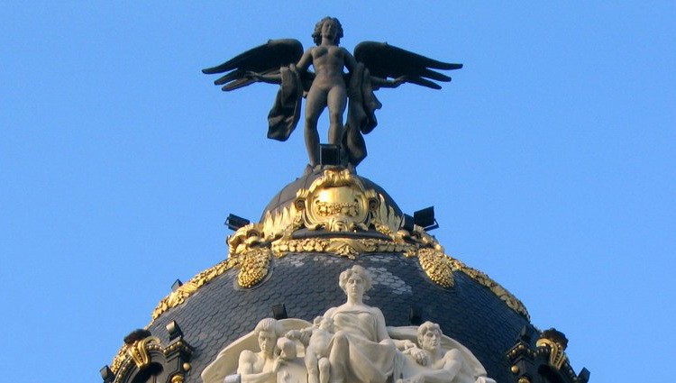 Španska melanholija skulptura Krilata pobeda hotel Metropolis