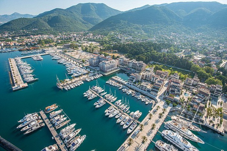 Porto Montenegro luka za jahte pogled iz vazduha