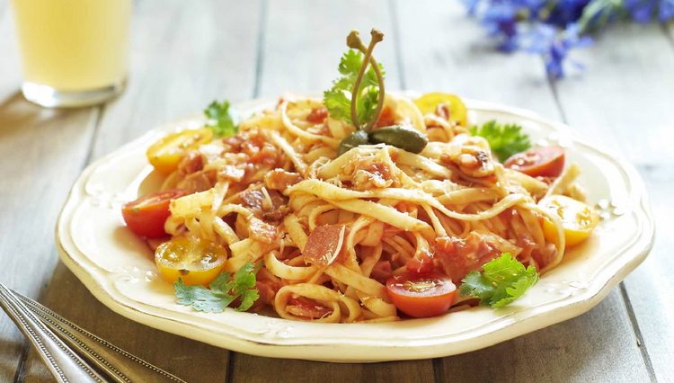Italijansko jelo - Recept za testenine sa šunkom i paradajzom