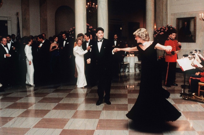 Britanska Princeza Dajana i američki glumac Džon Travolta plešu na prijemu u Beloj kući