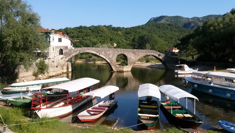 Rijeka Crnojevića Stari most