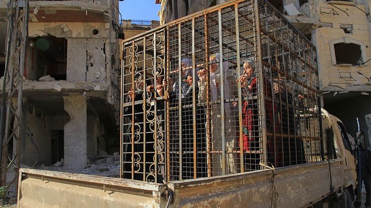 Ljudi u kavezu u Siriji - Foto Al Jazeera
