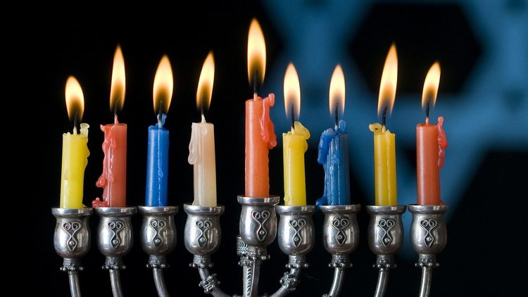 Hanuka sveće i jevrejski svećnjak