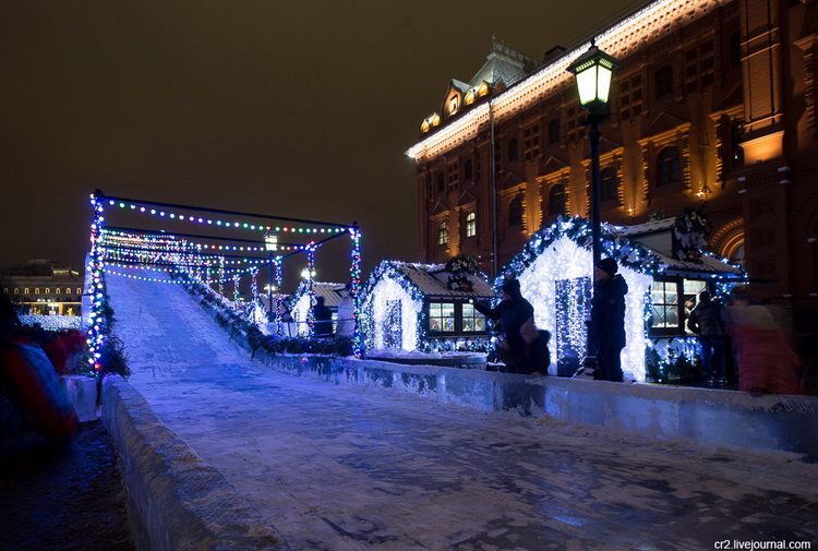 Новый год в Москве - Ледяная горка на площади Революции