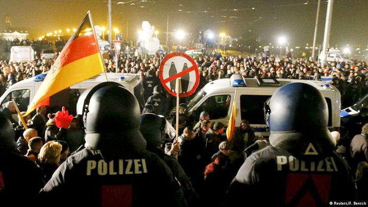 Nemačka desnica jača sve više - zemlja klizi udesno i Pegida