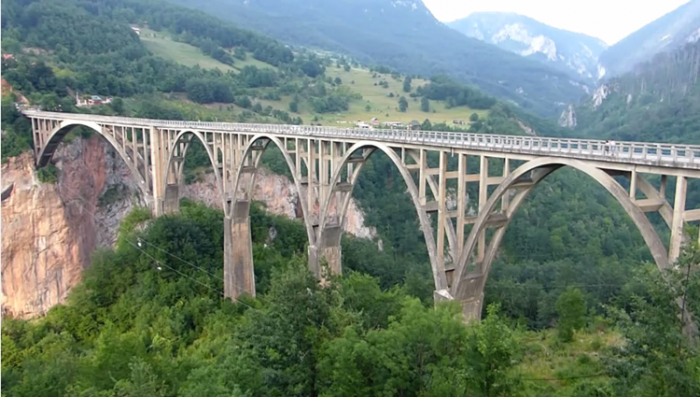 Most na Đurđevića Tari, reka Tara u Crnoj Gori