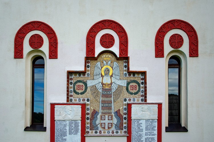 Светитељка Српска мајка, мозаик на фасади цркве, Марија Гајић