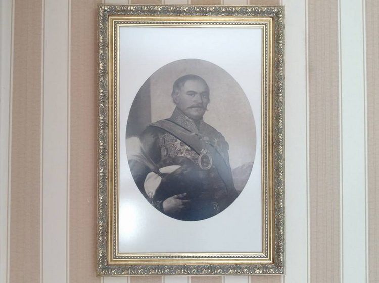 Portret knjaza Miloša Obrenovića na zidu Karadjordjevića