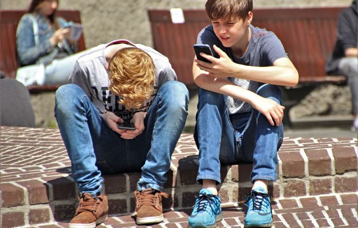 dečaci mobilni